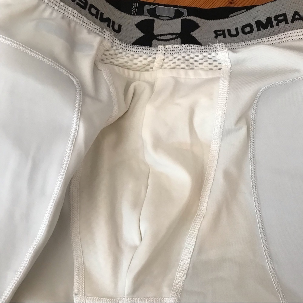 🏈Under Armour Compression Shorts with Padding - Picture 7 of 7